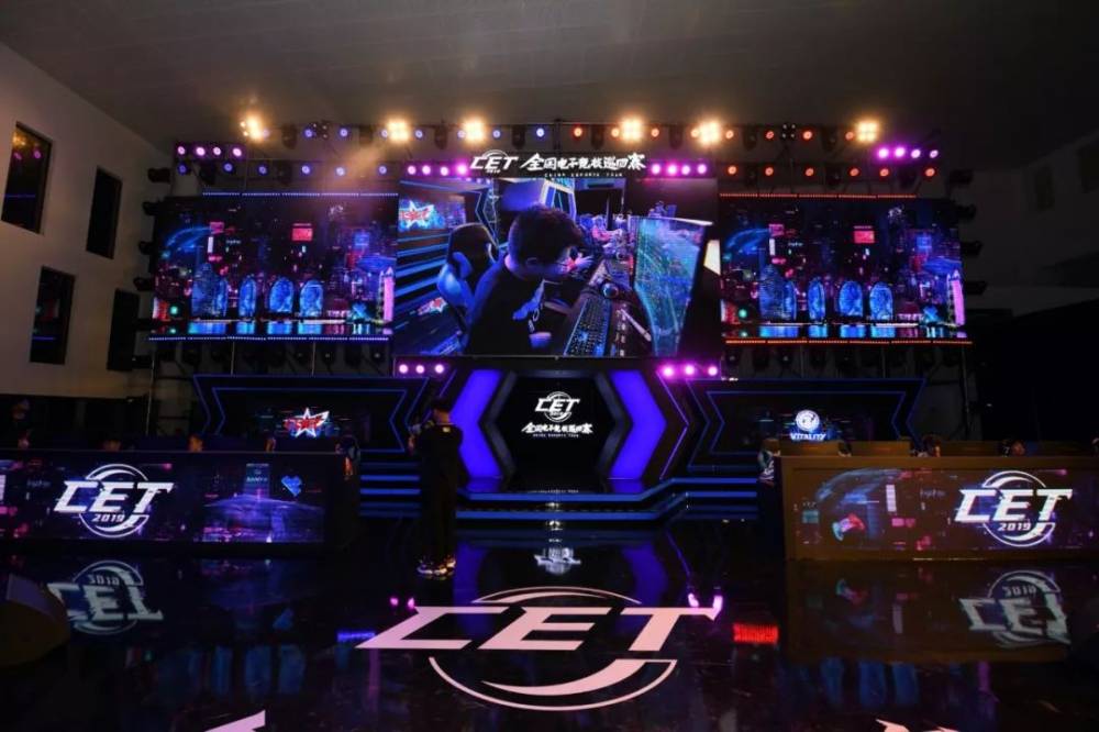 扑而慌乱 扑而慌乱